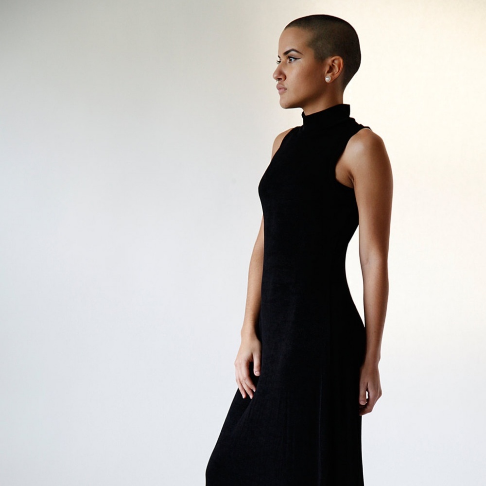 Elegant Women's Black Velvet Hand Designed Dress👗